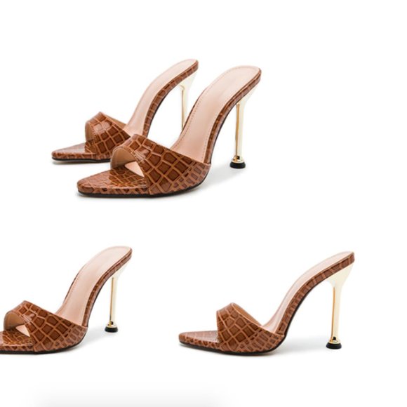 Brown Snake Skin Pumps✨ - Picture 4 of 4